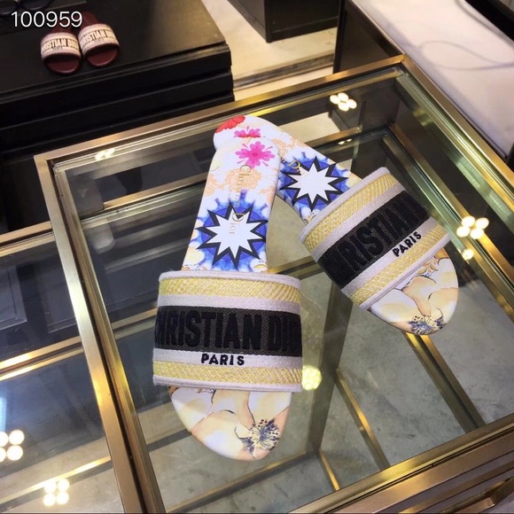 Sandals - Picture 4 of 5